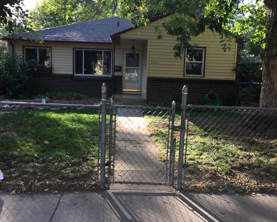 fenced in yard, plenty of shade