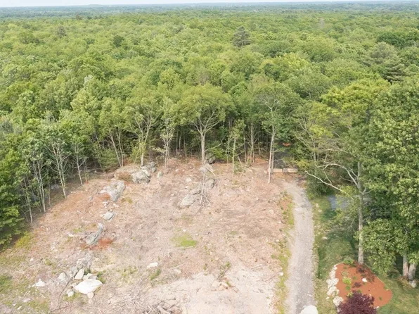 3 Rocky Woods St, Taunton, MA 02780