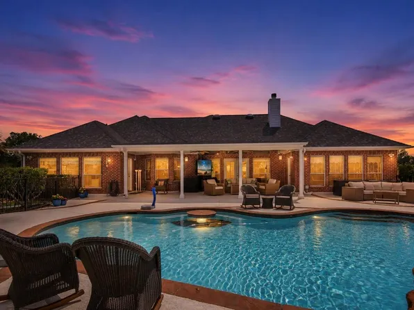 143 Lago Circle Dr N, Santa Fe, TX 77517