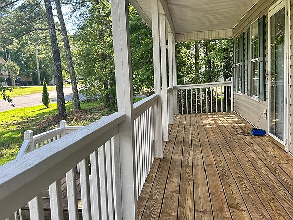 3rd image of 30 Camden Woods Dr