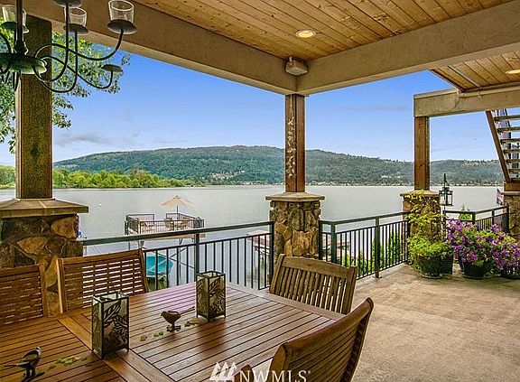 3rd image of 4277 E Lake Sammamish Shore Lane SE