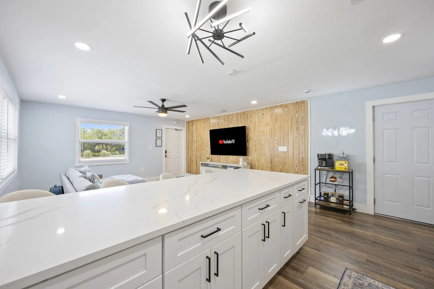 2 bed, 1.0 bath, 850 sqft, $2,978 — Photo 3