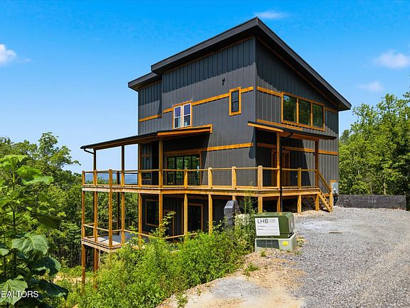 3rd image of 2046 Spurling Rd