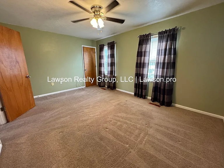107 Oxford Sq — Photo 16