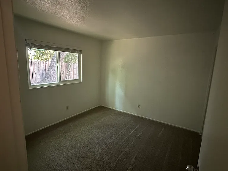 5000 San Francisco Blvd — Photo 17