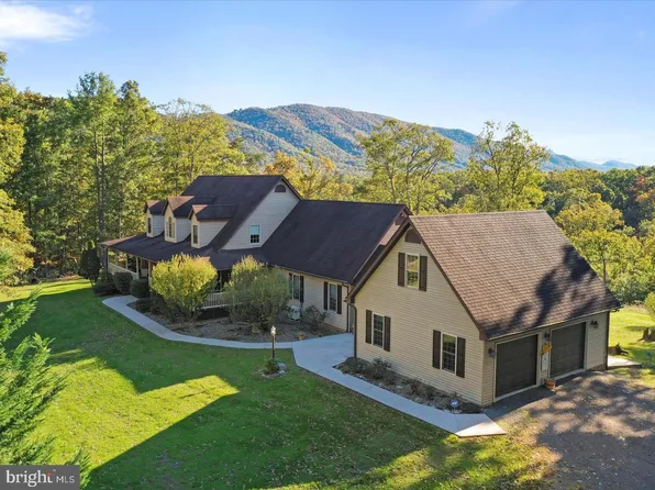 714 Forest Glen Dr, Moorefield, WV 26836