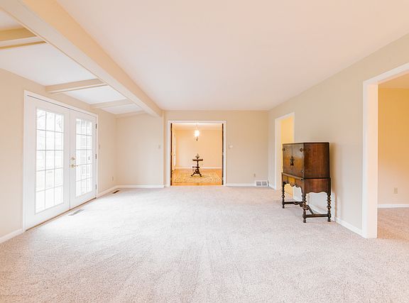 5th image of 123 Greenwood Acres Dr