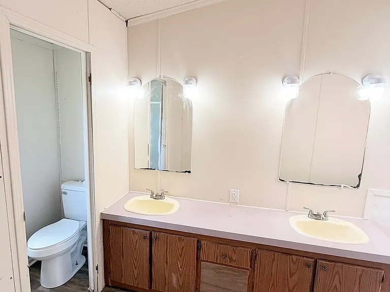2081 Oakshire Rd #15 — Photo 4