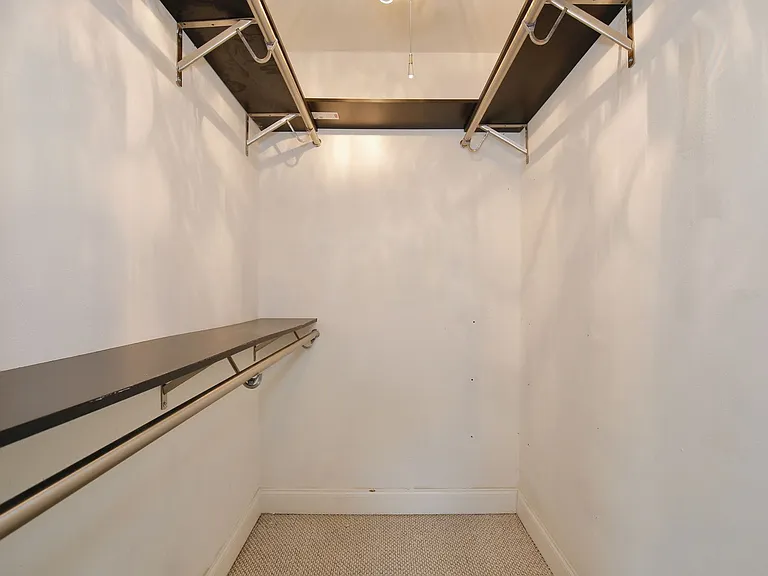 2401 Albert Lee Pkwy — Photo 11
