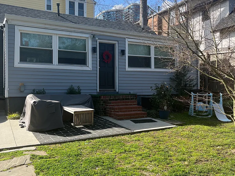 826 Myrtle St NE #4 — Photo 1
