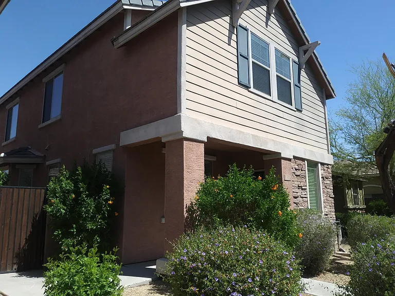 3720 E Kerry Ln — Photo 1