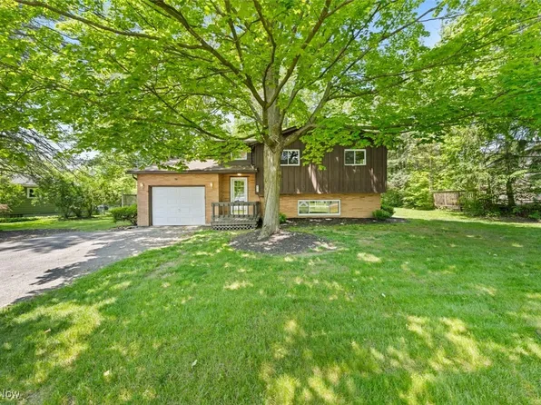 893 Eileen Dr, Macedonia, OH 44056