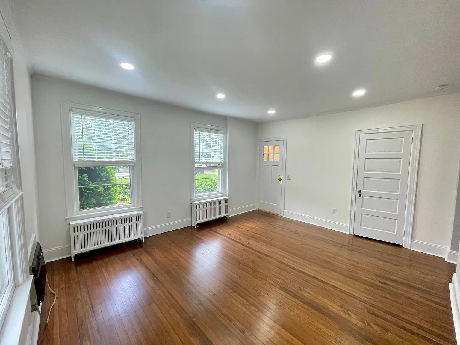 3 bed, 1.5 bath, $3,500 — Photo 3