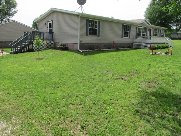 204 W 5th St, Pomona, KS 66076
