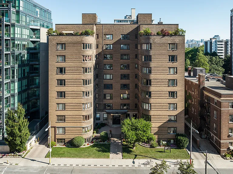 110 Saint Clair Ave W — Photo 19