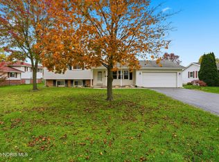 1817 Camelot Ln, Findlay, OH 45840