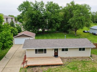 5685 NW 57th Ave, Johnston, IA 50131