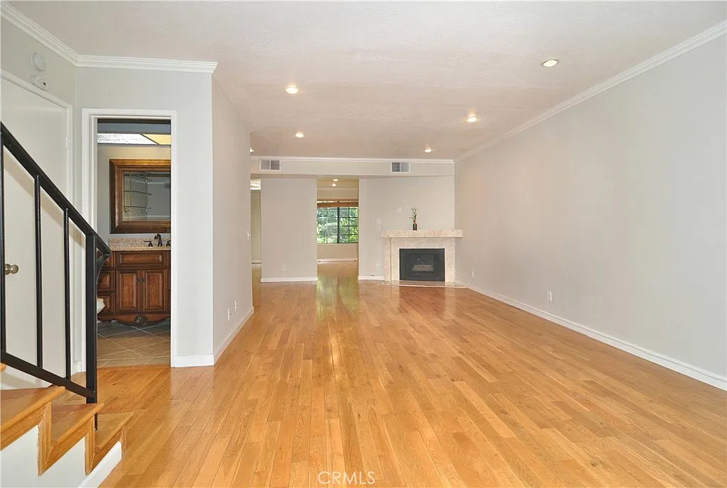 2 bed, 2.5 bath, 1494 sqft, $3,550 — Photo 2
