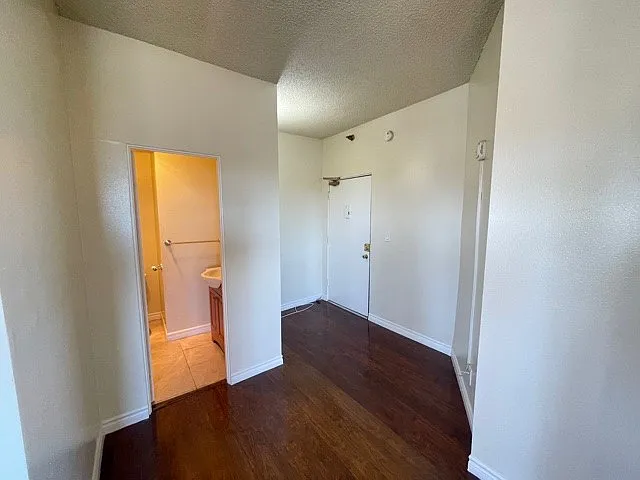 2600 W 8th Street — Photo 38