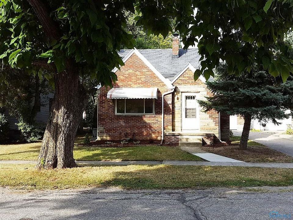 1st image of 127 Rossburn Pl