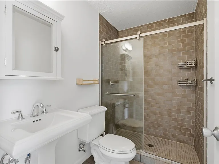 116 N Indian Aly #203 — Photo 22