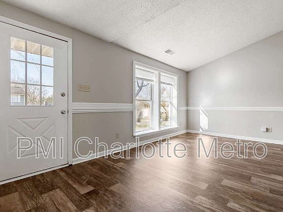 4th image of 3214 Old House Cir