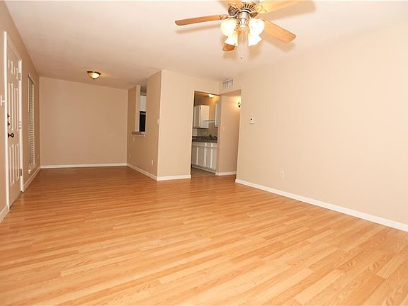 5th image of 400 W 35th St APT 202