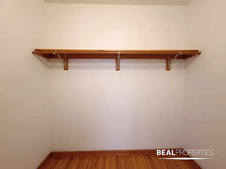 635 W Barry Ave — Photo 6