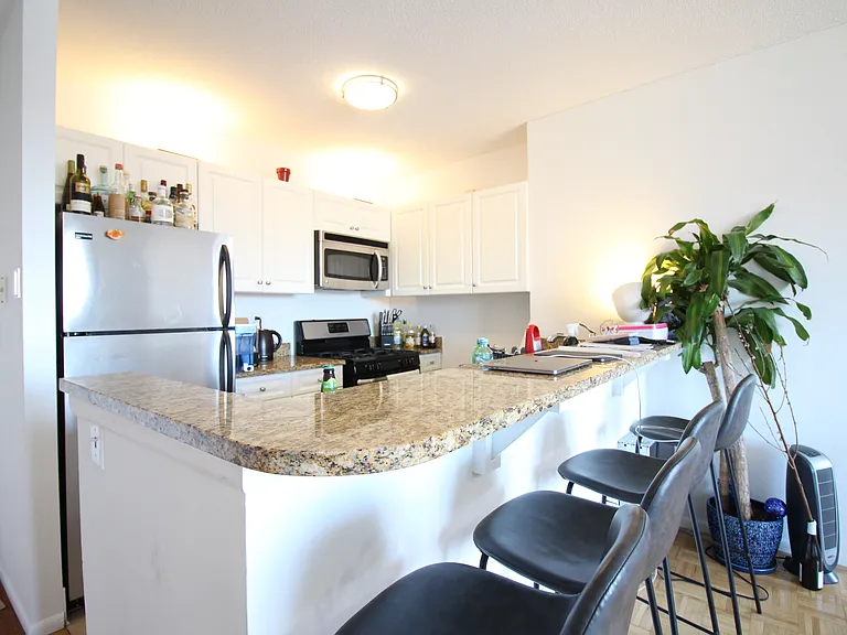 225 8th Ave #3B — Photo 2
