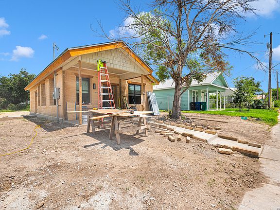 2nd image of 226 San Salvador
