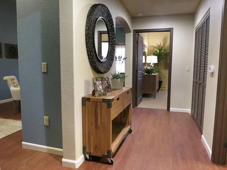 Spacious One and Two Bedroom Apartments in Downtown Sacramento | Legado de Ravel