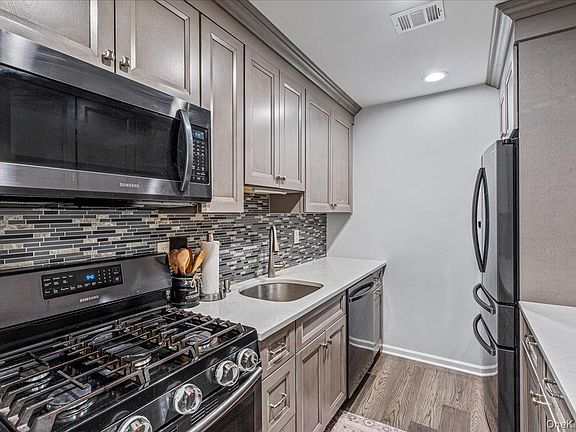 2nd image of 150 POINTE CIR N #150