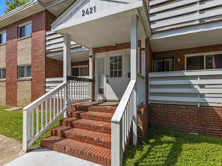 2421 Bolton St #F — Photo 3
