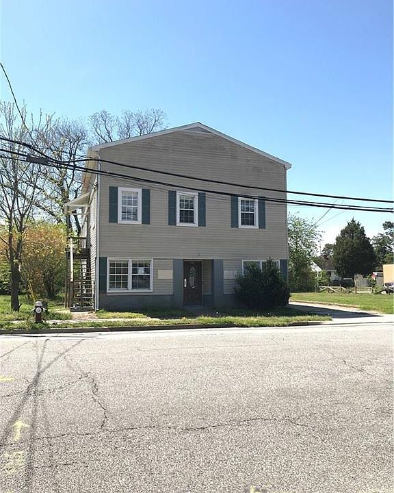 1st image of 700 E Pembroke Ave APT 2B