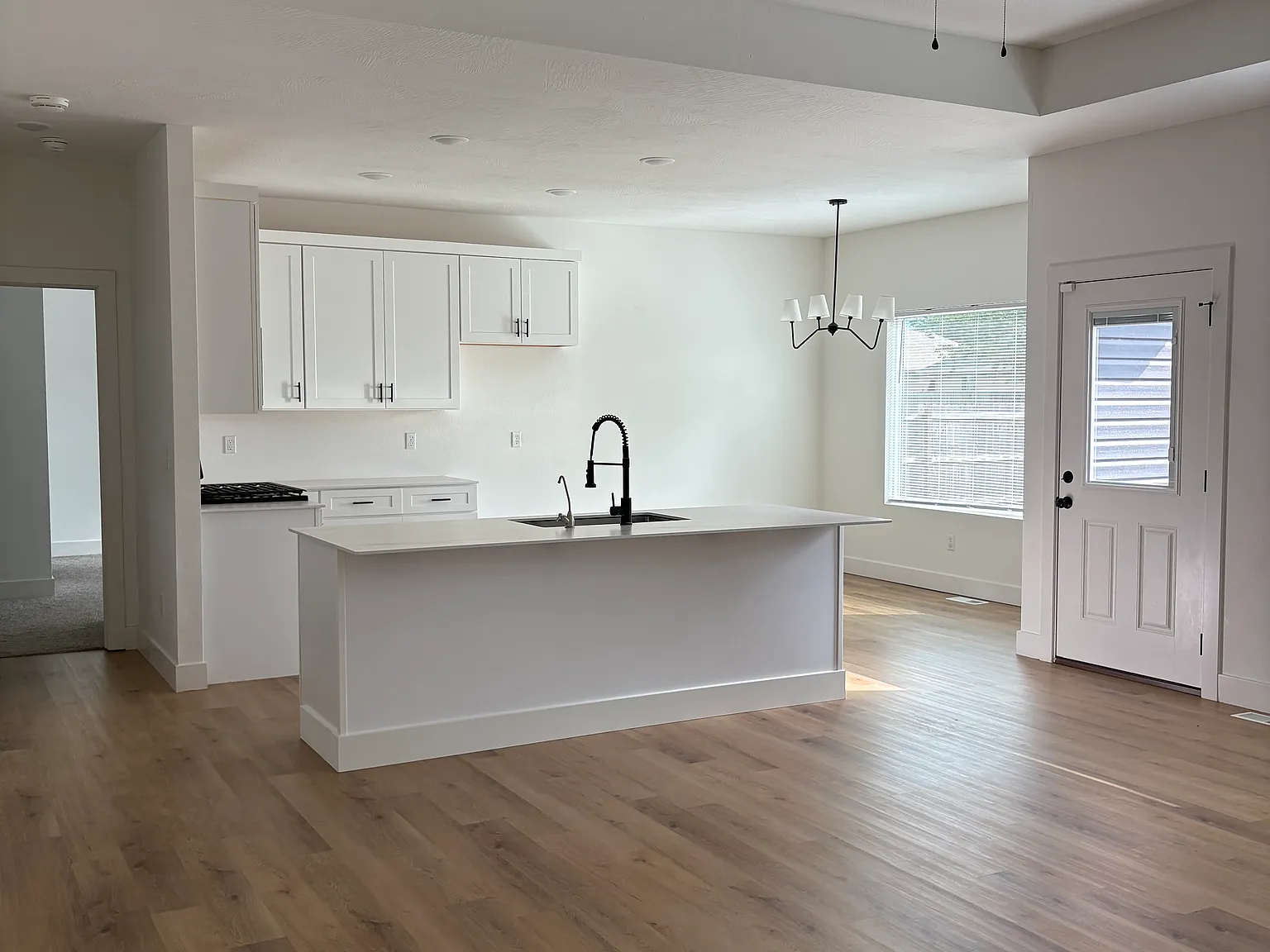 3 bed, 1400 sqft, $1,900 — Photo 3