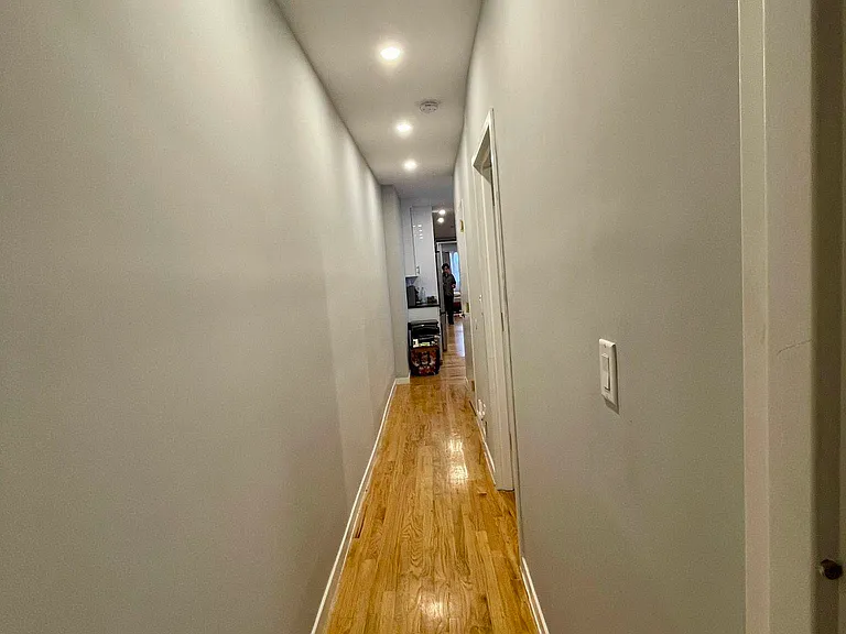 22-70 41st St #2R — Photo 16