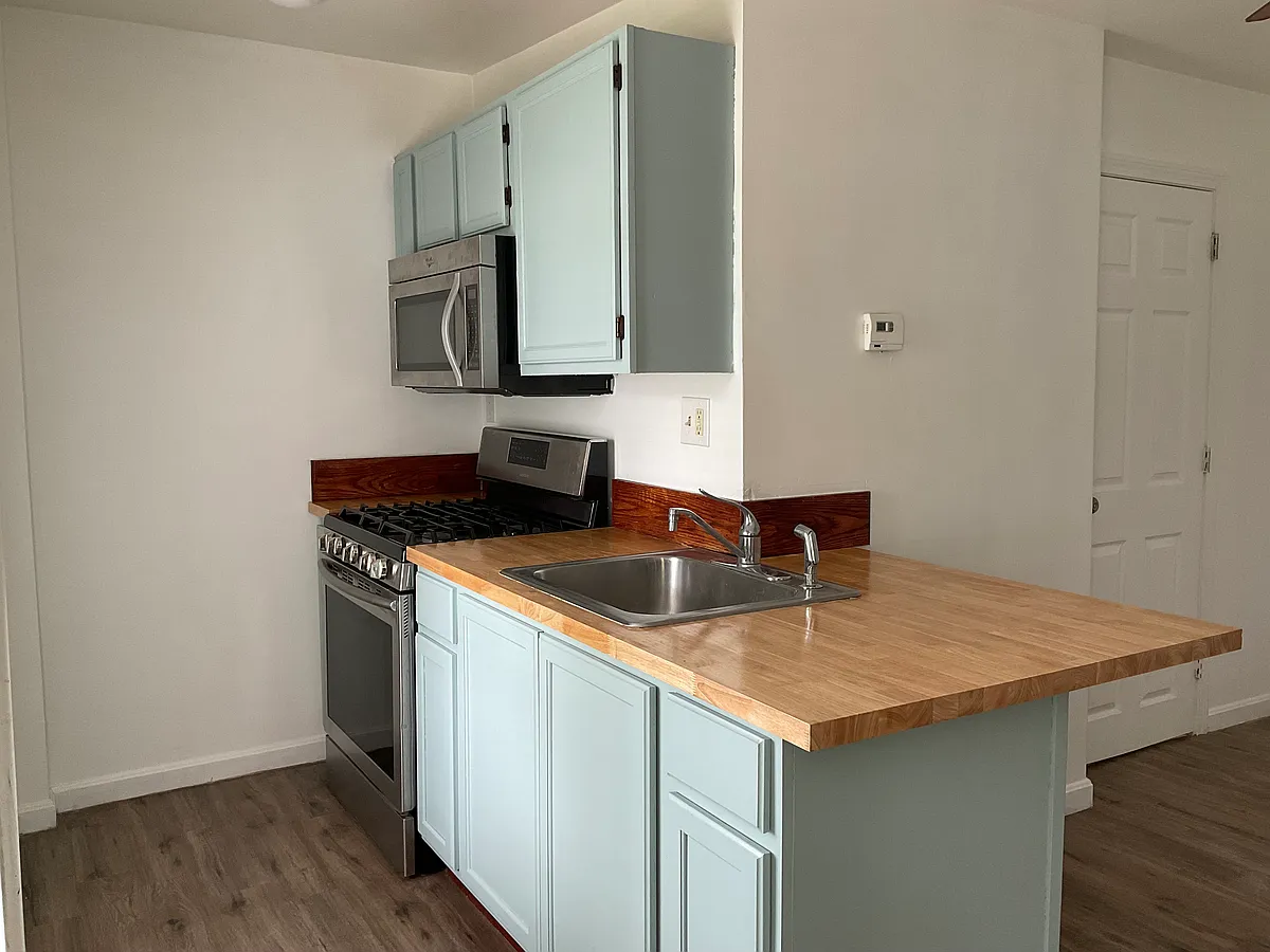 Building Photo - 65 Morris St #1L