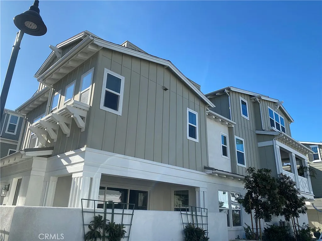 3 bed, 3.5 bath, 2588 sqft, $10,000 — Photo 3