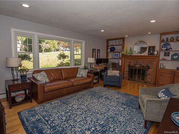 10 Hunting Ridge Road