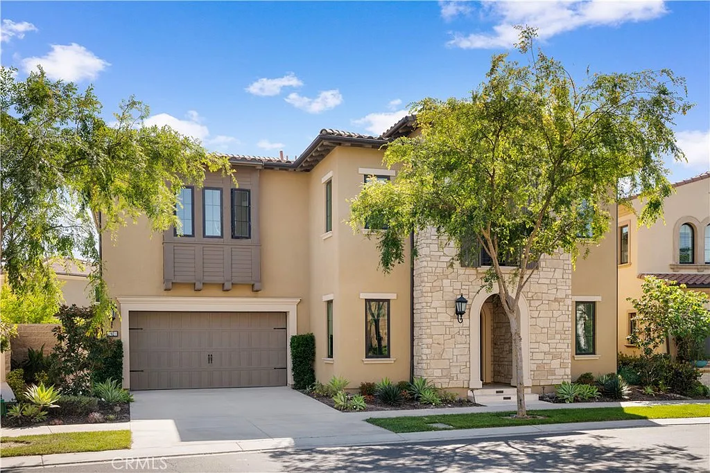 5 bed, 5.5 bath, 4722 sqft, $12,800 — Photo 1