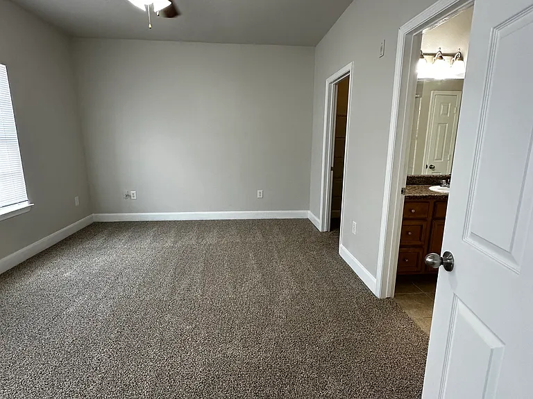 Lafayette Gardens Apartments — Photo 21