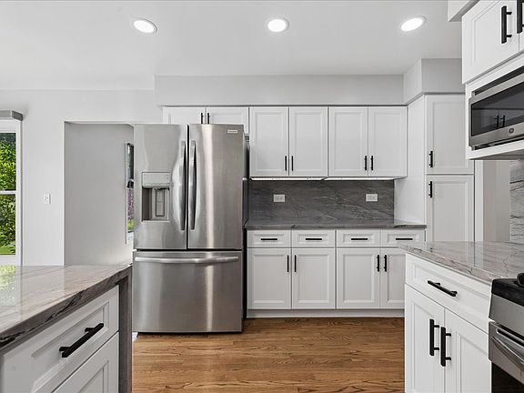 4th image of 525 Newtown Dr