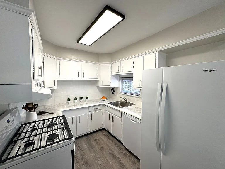 Gorgeous Renovated Private Home in Drexel Hill, PA — Photo 6