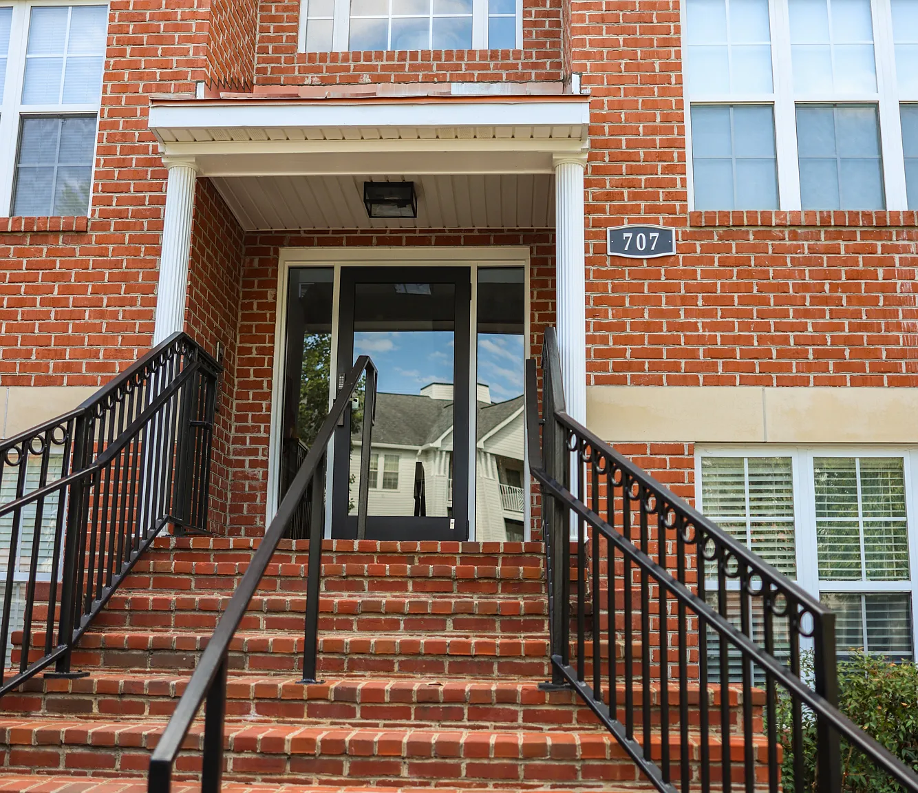 3 bed, 1248 sqft, $2,700 — Photo 2