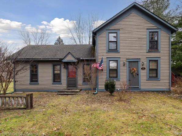 22153 Waltz Rd, New Boston, MI 48164