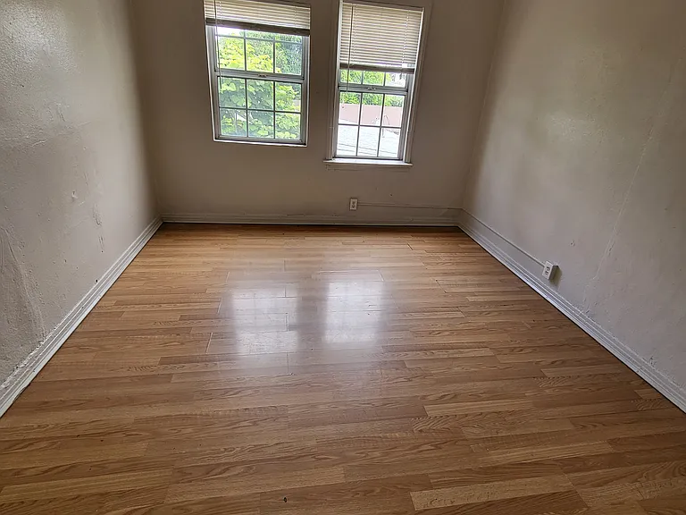 1163 E 48th St #4 — Photo 3