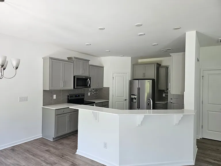13152 Rover St — Photo 4
