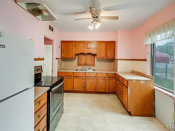 5th image of 225 Whitelaw Ave