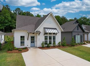 836 Village Dr, Opelika, AL 36801