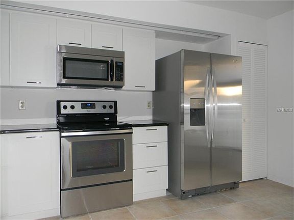 3rd image of 176 Crown Point Cir #0